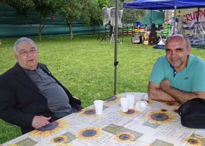 Il-vescovo-e-Natale-Pascarella-dell'associazione-il-Girasole